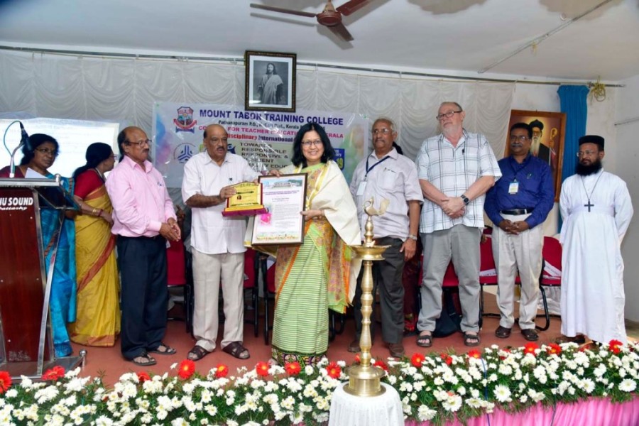  Dr Thokchom Asha honoured  Accomplished Teacher Educator Award 
